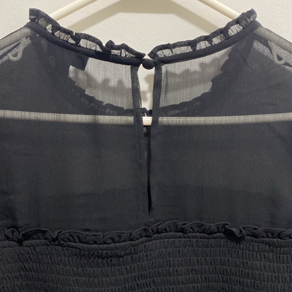 Chiffon Ruffle Mock Neck Smocked Crop Top Size 00 Bin O - Picture 10 of 10